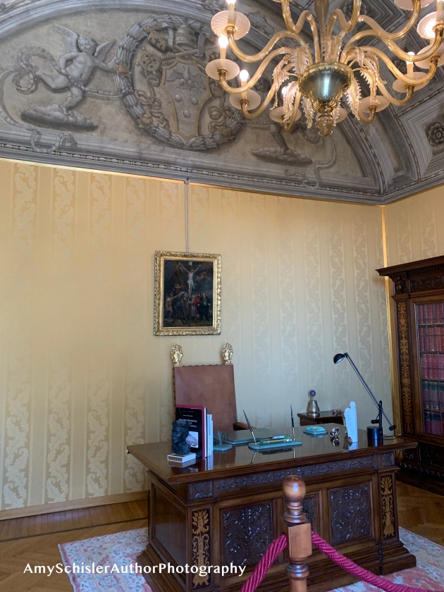 Pope's Desk.jpg